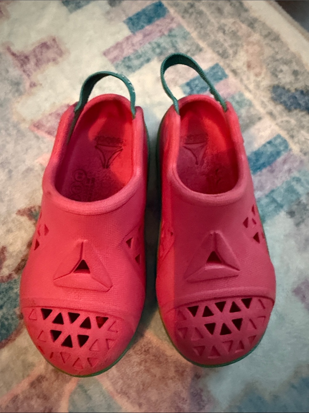 Reebok Kids Slip-On Water Clogs in Pink with blue Strap size 8